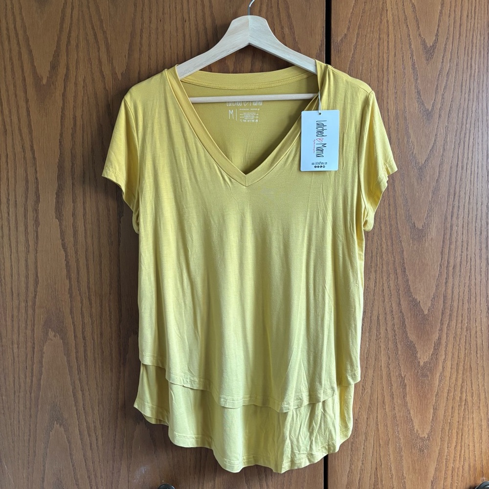 💛 V-Neck Boyfriend Nursing Tee 🤱